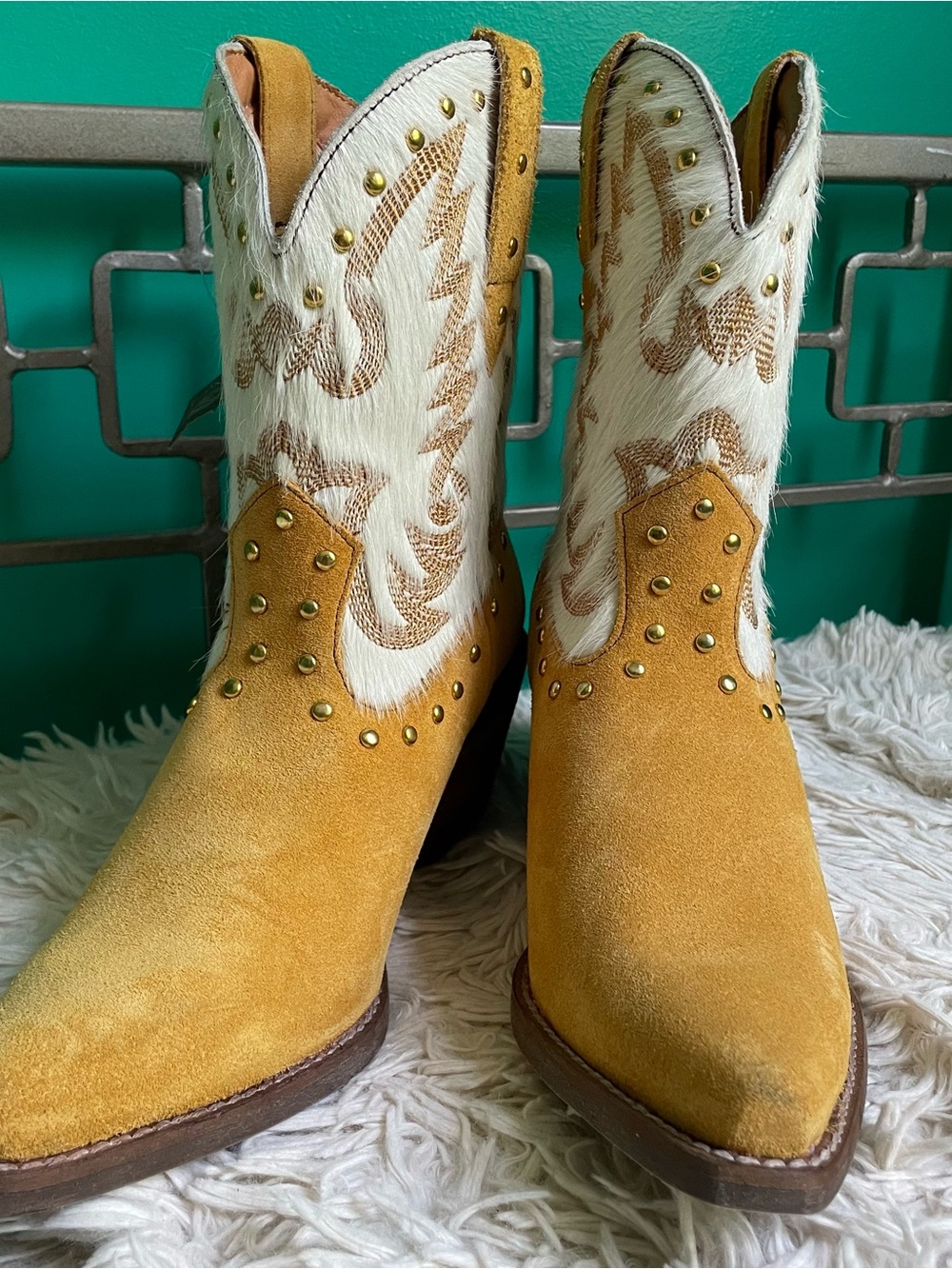 Dingo Rodeo Queen Yellow & White Western short suede cowboy boots 7.5 NEW